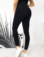 Načíst obrázek do prohlížeče Galerie, Dámské černé džíny slim - BASIC
